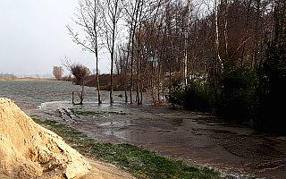Wysoki stan wód na Żuławach Elbląskich. Stany ostrzegawcze zostały przekroczone